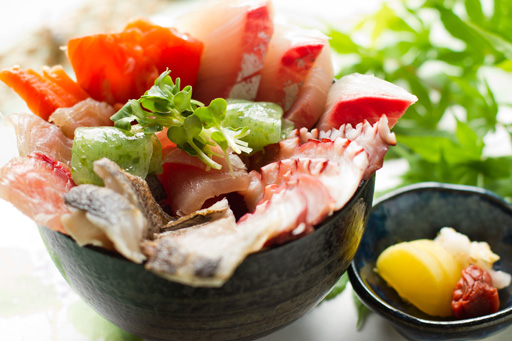 海鮮料理には日本海の海の幸を贅沢に使用！